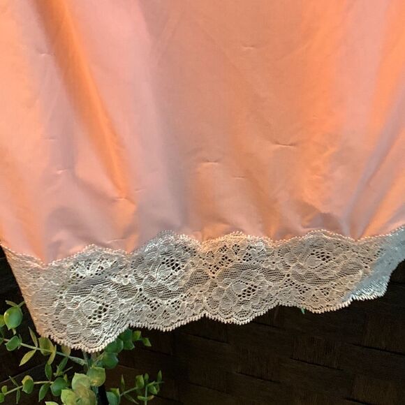 Victoria's Secret size 34B padded négligée top. Like new. Pinkish coral - Picture 3 of 8